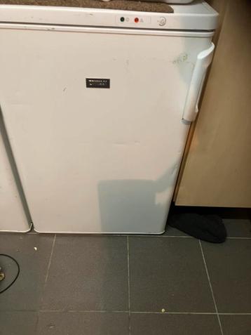 Diepvrieser met 3 laden MOET WEG