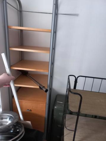 Veel meubels in redelijk tot goede staat, gratis af te halen