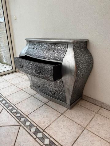 Houten zilveren commode met lades