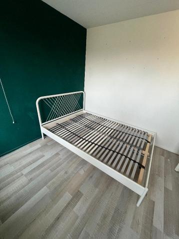 Bedframe + lattenbodems