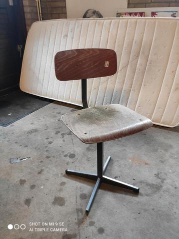 Ouderwets school stoeltje, gratis