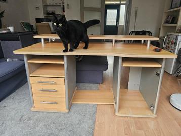 Gratis Bureau - 149cm breed