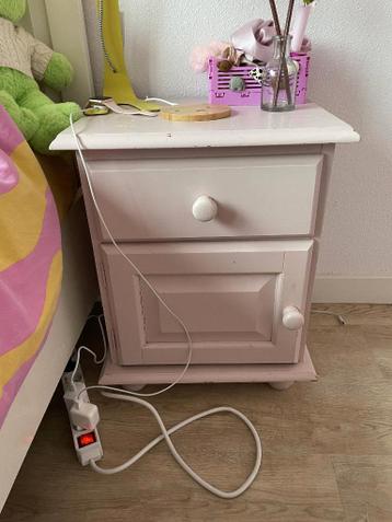 Licht roze Nachtkastje