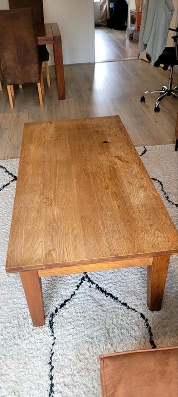 Houten salontafel met gebruikerssporen - Gratis af te halen