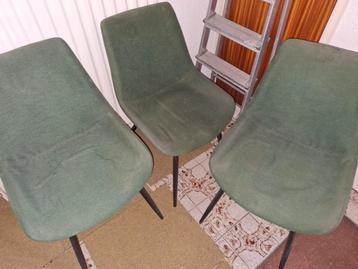 Groene stoelen gratis af te halen