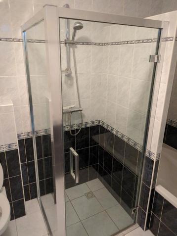 Douchecabine met douche