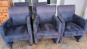 6 Stoelen met armleuningen op wieltjes - Gratis!