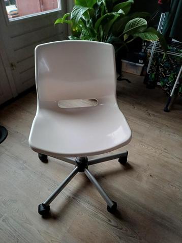 Gratis afhalen: Ikea witte kinder bureaustoel