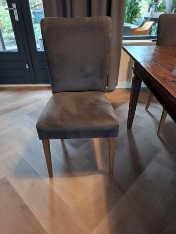 4 eetkamerstoelen gratis