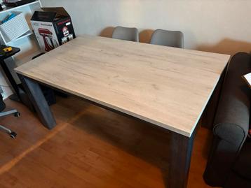 Gratis tafel met 4 stoelen - Op te halen Vught
