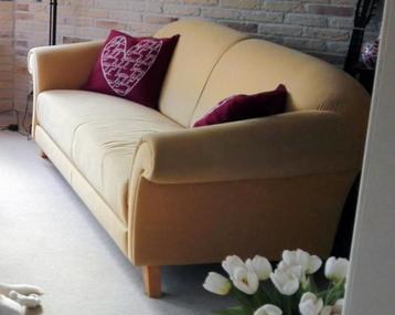 Gele bank gratis af te halen in Oldeholtpade