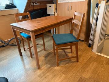 Gratis IKEA Jokkmokk Eettafel met 2 Stoelen + Kussens