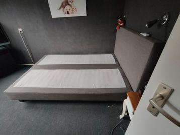 GRATIS zeer nette grijze boxspring