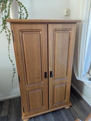 Complete inboedel woning - Bank, kast, tafel + 4 stoelen