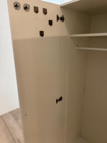 Kledingkast met hangruimte en plank