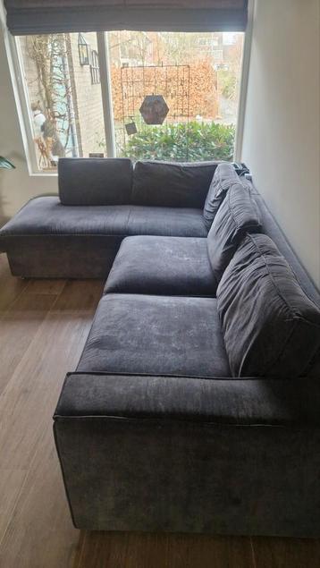 Gratis grote antracietgrijze hoekbank