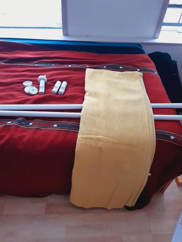 Gele gordijnen incl witte gordijnroede