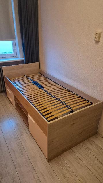 1 persoons bed incl lattenbodem en opbergruimte