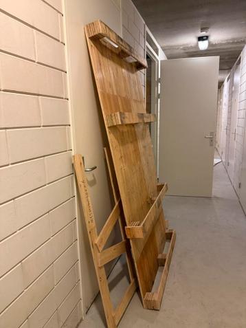 Gratis af te halen – 3 houten rekken