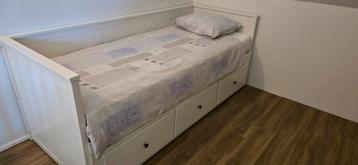 Ikea uitschuifbed met lades en matrassen