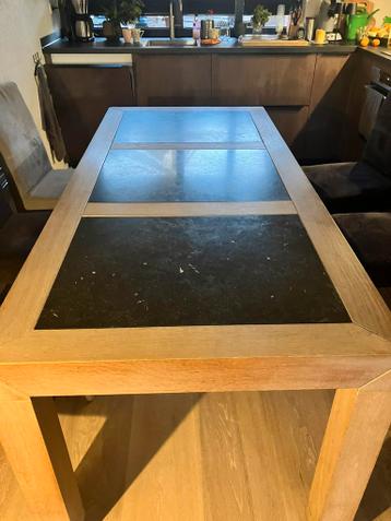 Gratis: Eiken eettafel met belgisch hardsteen