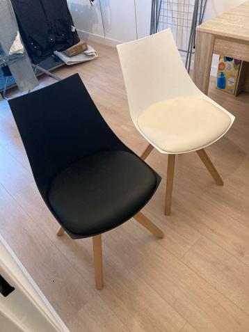 5 Kuipstoelen - 2 Wit, 3 Zwart - Gratis Ophalen