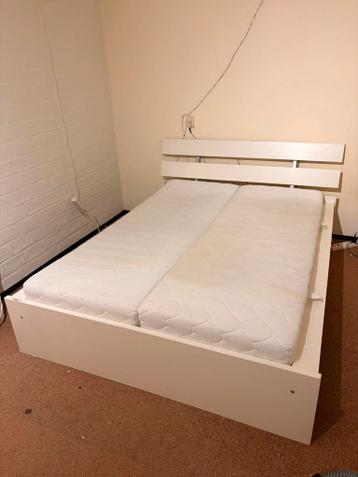 Bedframe ikea hopen met 2 matrassen