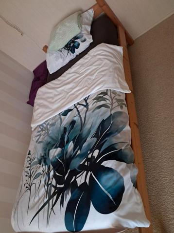 Gratis 1 persoons bed ( zsm ophalen)