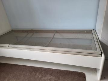Bedframe - ijzer en hout - gratis af te halen