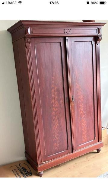 Vintage Houten Kast met Deuren gratis!