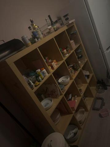 Handige vakkenkast voor keukenopslag