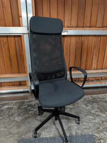 Bureaustoel (ikea Markus), zakt iets in.