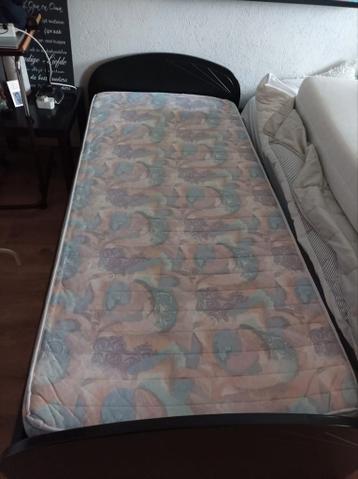 Bed met spiraal en matras