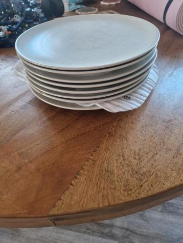 8 Borden - Gebruikt, maar nog goed!