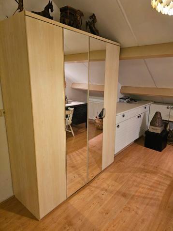 Gratis Spiegel Harmonica Kast -op te halen in Limmen