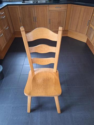 Gratis af te halen 8 eiken eetkamer stoelen