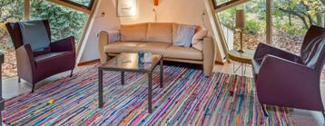 Twee Montel stoelen in bordeaux rood