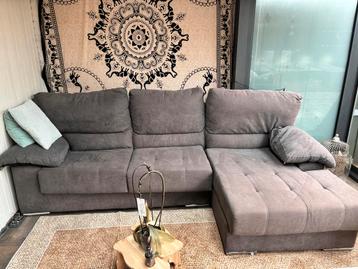 Grijze L-vormige bank - Zo goed als nieuw - Gratis!