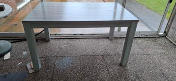 Stevige tafel - prima als speeltafel!