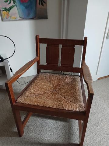 houten stoel met rieten zitting