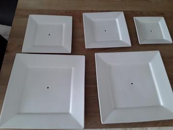 5 borden voor etagere, er zit gat in de borden, porcelein.