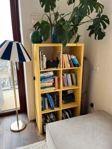 GRATIS IKEA KALLAX/EXPEDIT vakkenkast (24) – geel geverfd