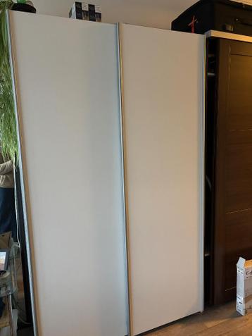 Kledingkast wit met schuifdeuren