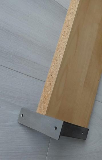 Plank met bevestiging