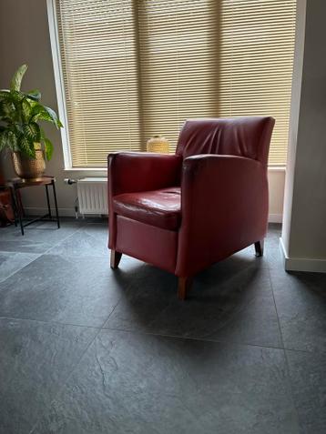 Rode lederen stoel Fabrikant Raanhuis Hofstede.