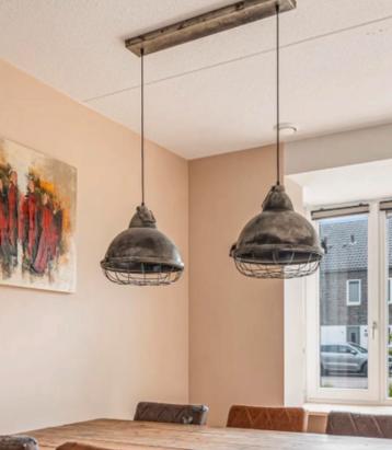 Industriële hanglamp met metalen kooi
