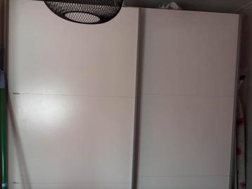 Gratis af te halen grote kledingkast