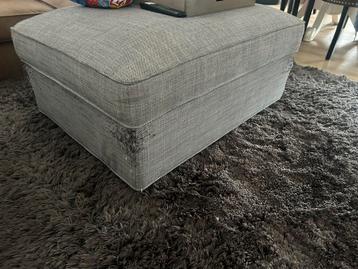 Grijze poef gratis af te halen