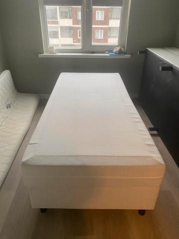 2x Eenpersoons Boxspring - €50 per stuk