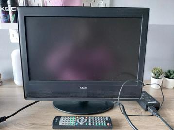 Kleine tv met dvd speler en afstandsbediening. GRATIS
